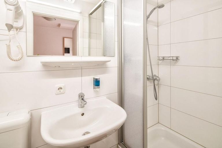 Bathroom 4, Hotel Meridian, Landshut
