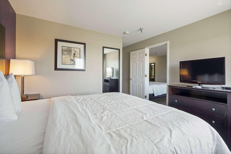 Bedroom 3, Baymont by Wyndham Henderson Northeast Denver, Adams