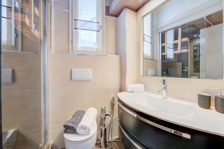 Room 2, Appartement Baous 300m de la mer, Alpes-Maritimes