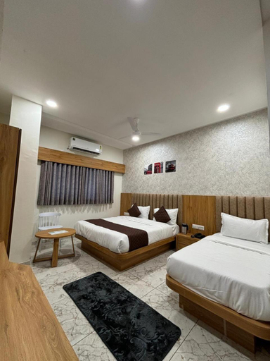 Others 4, Hotel Lee Pride, Anand