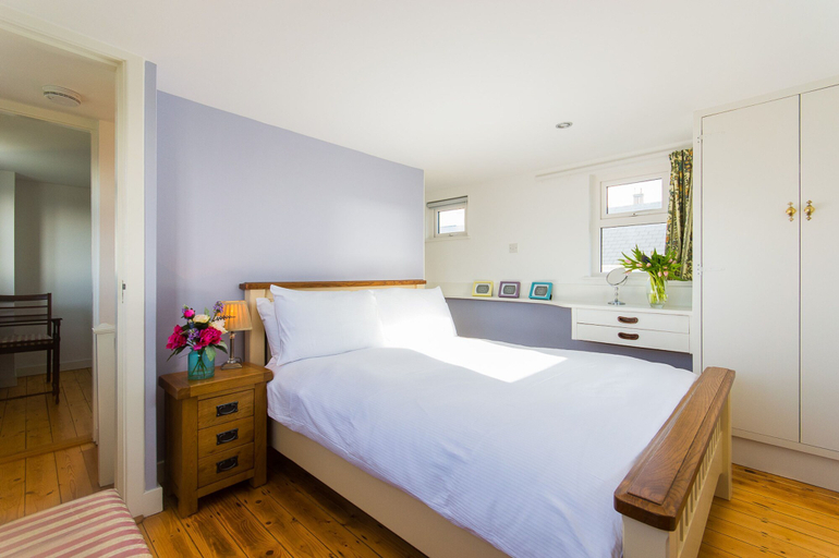 Room 3, Cosy two Bedroom Cottage in Waterville With sea Views