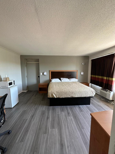 Bedroom 4, Budgetel Inn Suites, Richmond