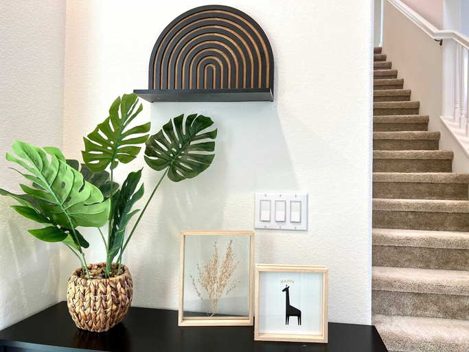 Room 2, Sunny Stylish Near LA 4BR Home w Desks Lounge, Los Angeles