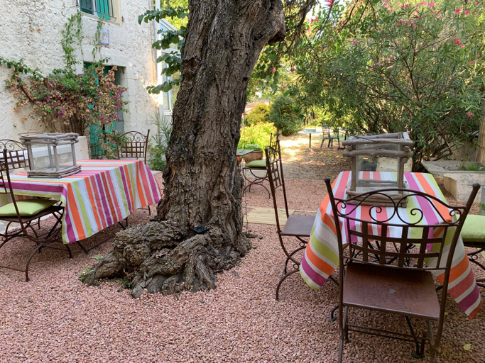 Others 5, Auberge du Chateau, Hérault