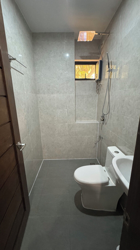 Bathroom 3, Tiwis Travellers Inn, Puerto Princesa City
