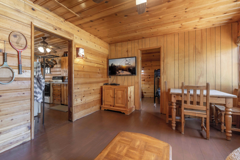 Others 4, True Big Bear Lake Cabin with jacuzzi, San Bernardino