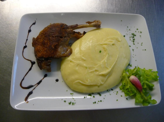 Food & Drinks 4, Hotel Les Tilleuls de Pareloup a Salles-Curan, Aveyron