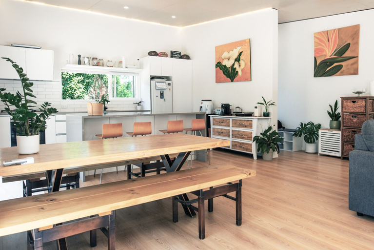 Food & Drinks, La Maison Soleil with heated Swim Spa, Auckland