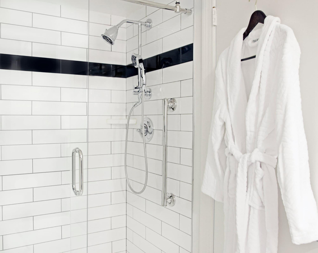 Bathroom 4, Commonwealth Park Suites, Richmond