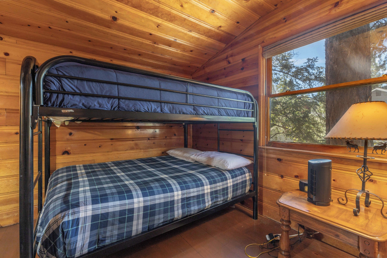 Bedroom 2, True Big Bear Lake Cabin with jacuzzi, San Bernardino