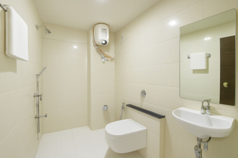 Bathroom, Col's Hotel Uphaar, Ujjain