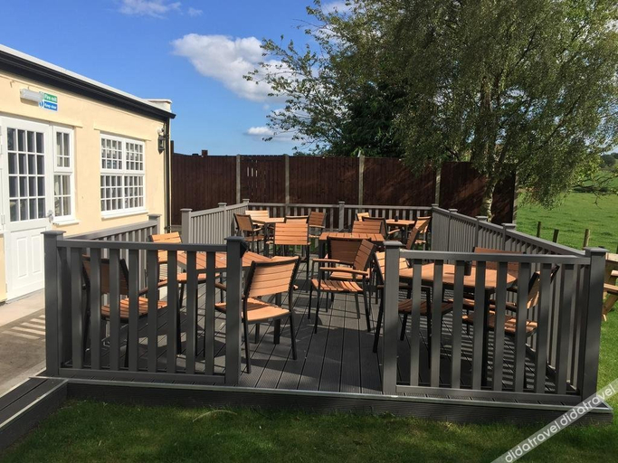 Others 4, Three Horseshoes Inn, Durham
