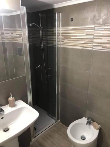 Bathroom 5, B&B Nonno Walter, Napoli