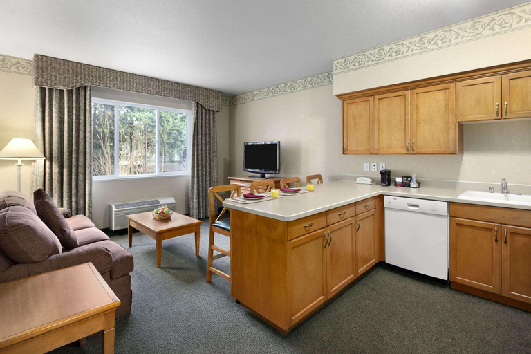 Bedroom 3, Ramada by Wyndham Olympia, Thurston