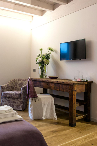 Others 4, Manzoni 124 Bed&Relax, Brescia