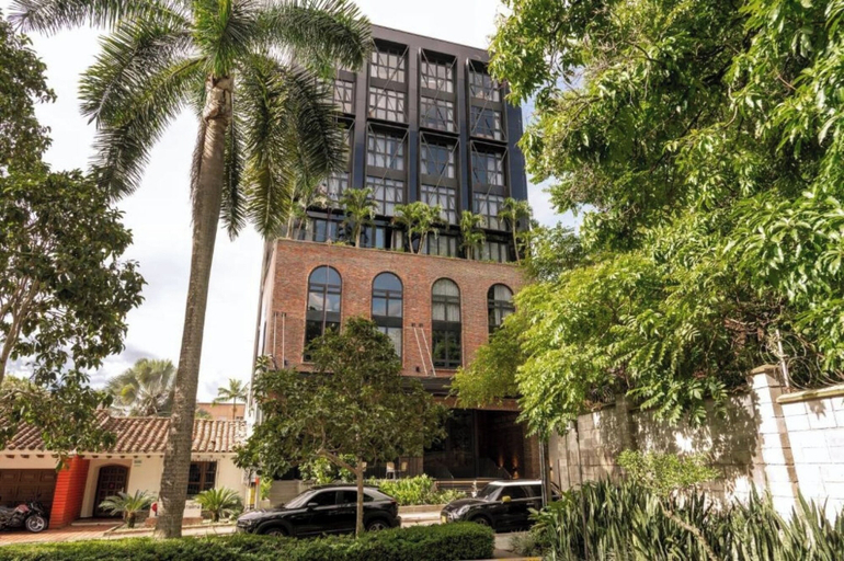 Exterior & Views