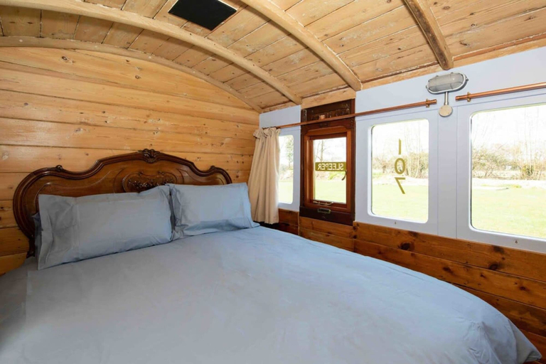 Bedroom 2, Unique Comfy Remodelled Railway Carriage, West Sussex