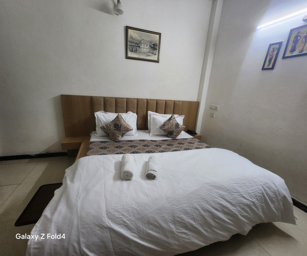 Bedroom 4, Gurjeet Hotel By Naavagat, Amritsar