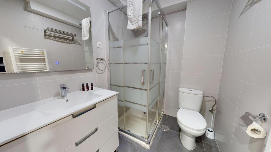 Bathroom 4, MyFlats Premium Teatro, Alicante