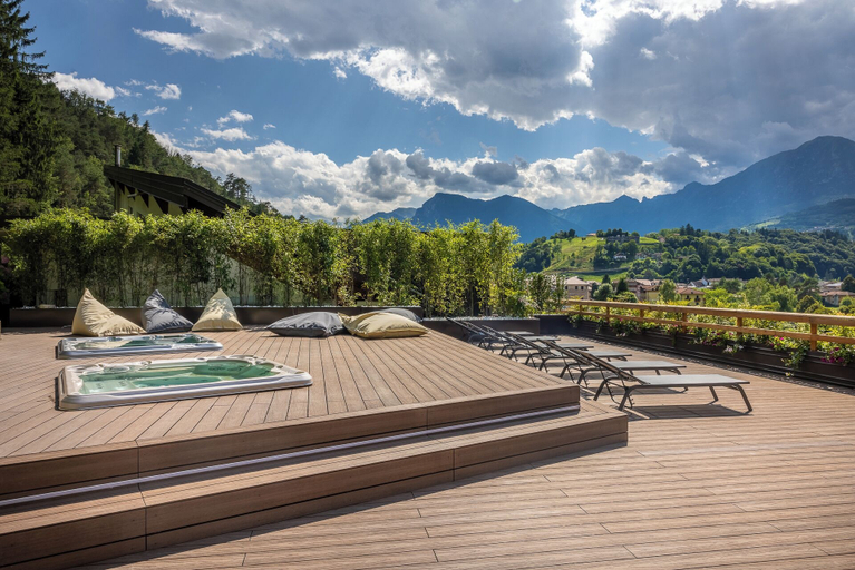 Outdoor spa tub 3, Alchimia WellResort, Trento