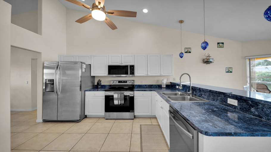 Private kitchen, Casa de La Vista Pool Spa With Lakefront View, Lee