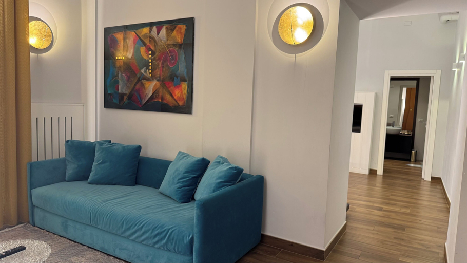 Living area 2, Tropicana room, Caserta
