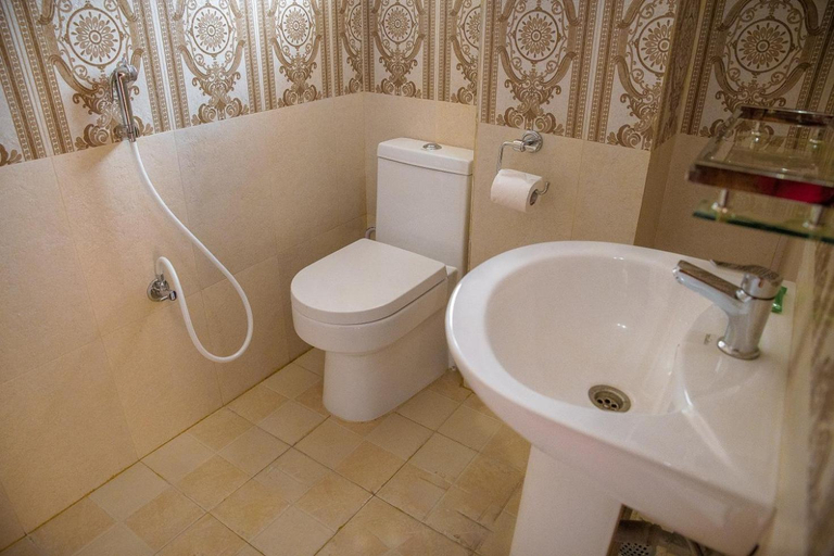 Bathroom 2, Hotel Himalayan Vacation, Gandaki