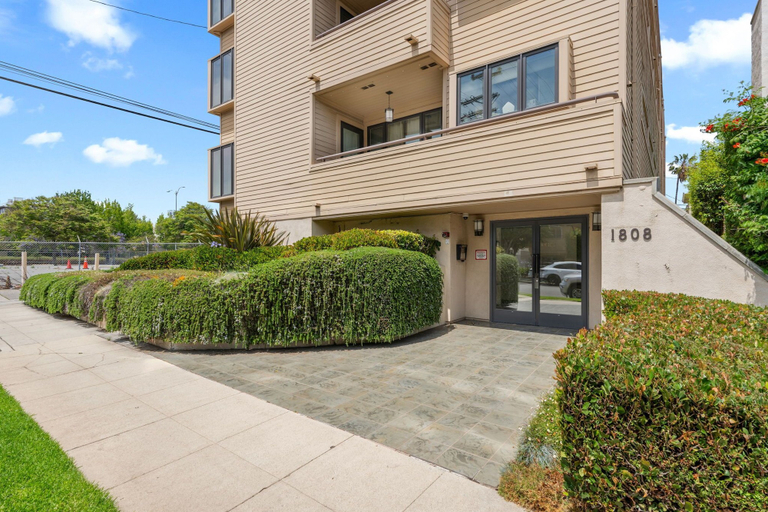 Exterior & Views 1, Stylish Westwood Condo, Los Angeles