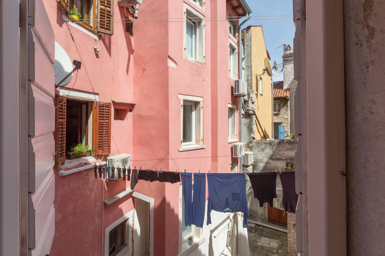 Others 5, Bianco&Rosa, Rovinj