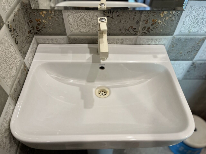 Bathroom 4, Kishan Home Stay, Mathura