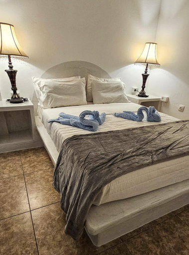 Bedroom 2, Santorini Hotel Pleasure Black Beach Perissa, South Aegean