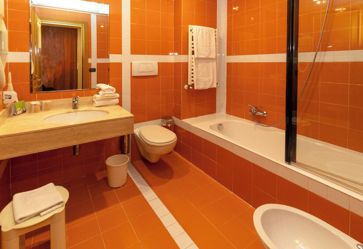 Bathroom 4, Hotel Tivoli, Rome