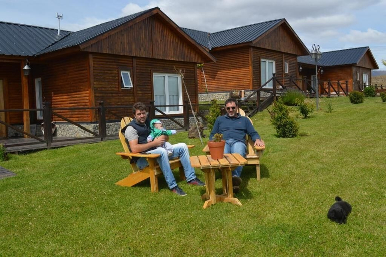 Outdoor dining, Cabañas Teuepen, Lago Argentino
