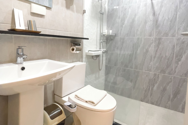 Bathroom 4, The Clover Hotel Angeles City managed by Cocotel, Angeles City