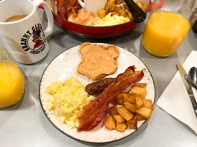 Food & Drinks, Country Cascades Waterpark Resorts, Sevier