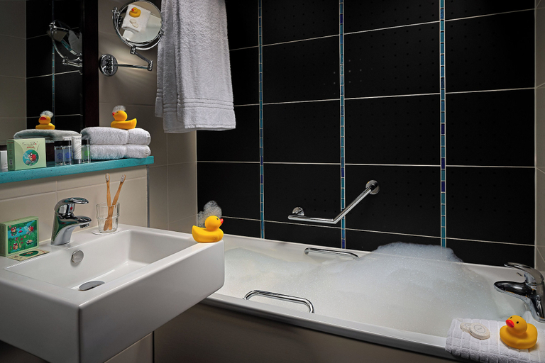 Bathroom 5, Carlton Hotel Blanchardstown, Dublin