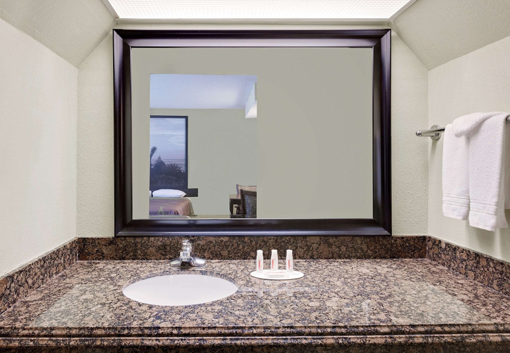 Bathroom 4, Super 8 by Wyndham Corpus Christi Northwest, Nueces