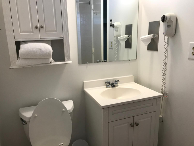 Bathroom 4, Shenvalee Golf Resort, Shenandoah