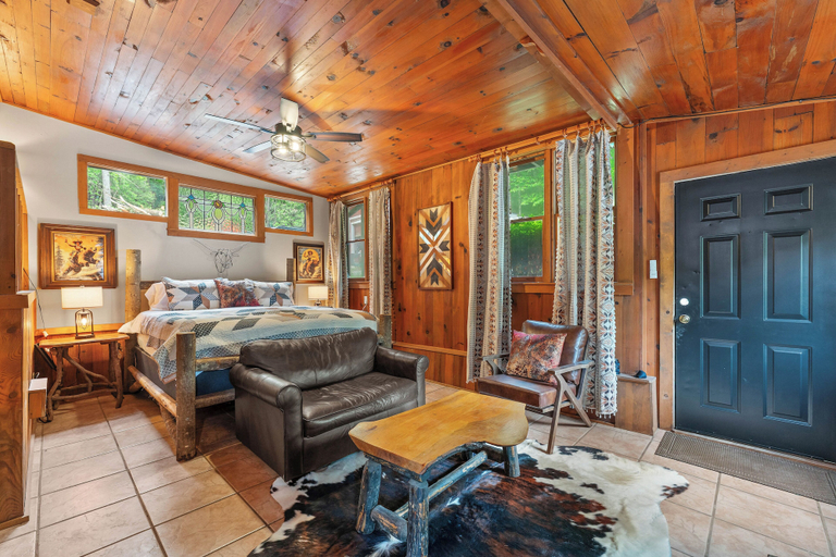 Bedroom 3, North 40 Lodge, Habersham
