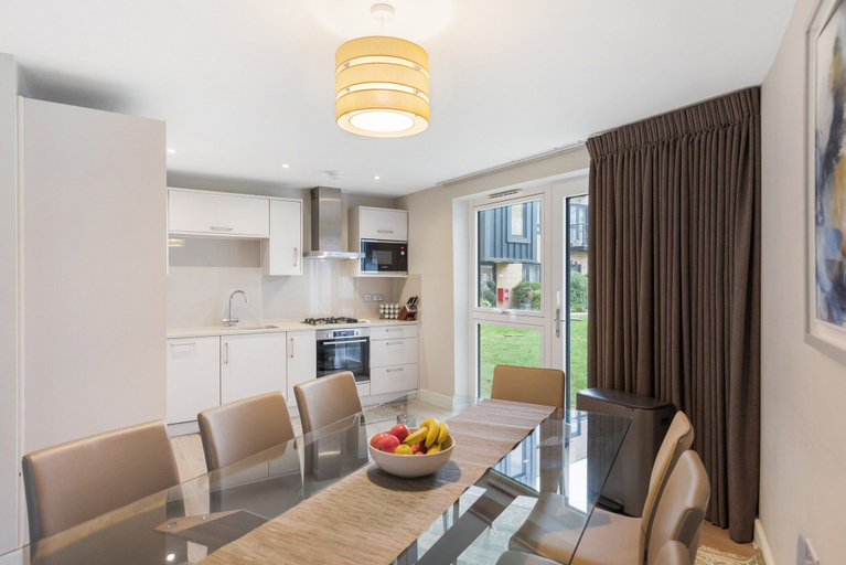 Others 5, Modern 3Br Flat Quick Links To Ldn & Heathrow, Surrey
