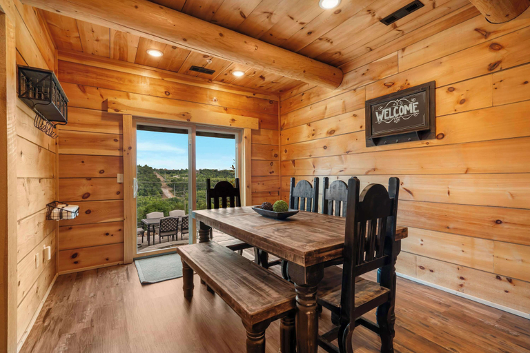 Interior, Buffalo Lodge - Stay for 8, Taney