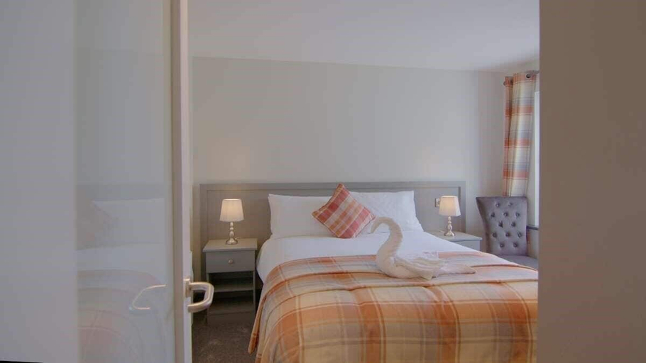 Room 4, The Saratoga Bar & Rooms