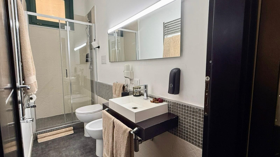 Bathroom 5, B&B Alla Stazione, Palermo