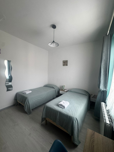 Bedroom 4, Comme à la maison, Aude