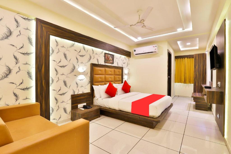 Bedroom 3, Goroomgo Silver Palace Ahemadabad, Ahmadabad