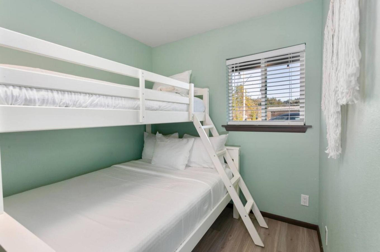 Bedroom 2, Breakwater Resort, Grays Harbor