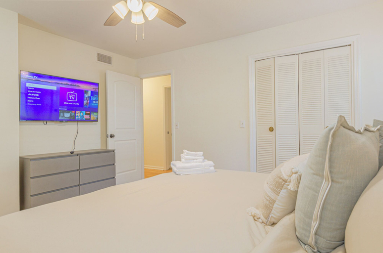Room 3, Relaxing 3BR Getaway with Pool and games, Muscogee