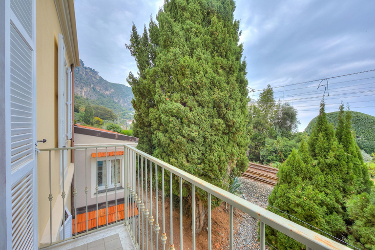 Room 5, Appartement Baous 300m de la mer, Alpes-Maritimes