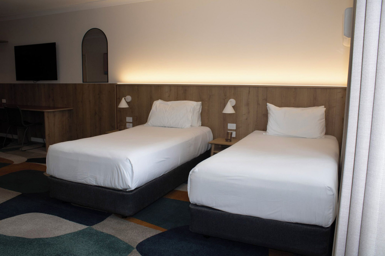 Bedroom 3, Seabreeze Beach Hotel, Kempsey