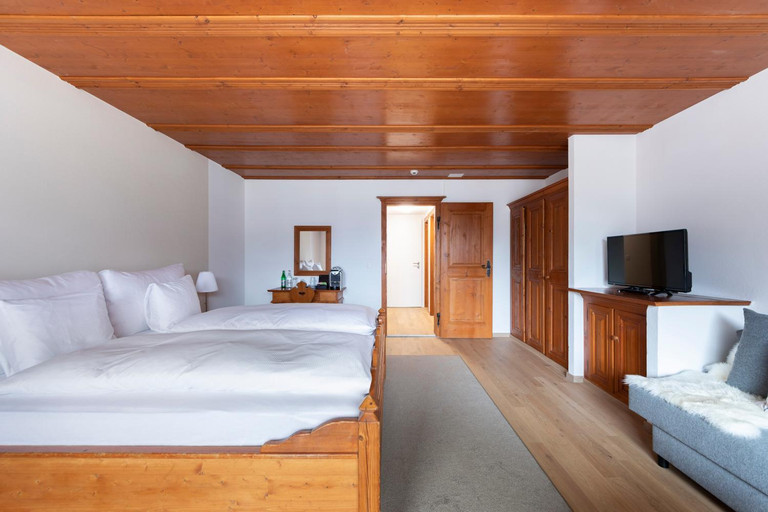 Bedroom 3, Eden Hotel und Restaurant, Surselva